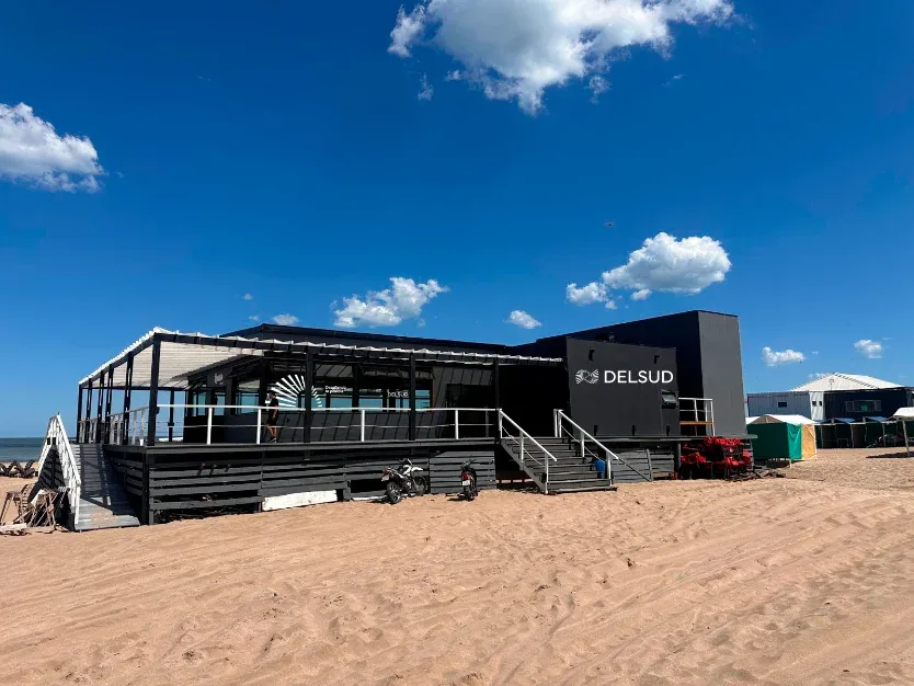 Caso Desarrollos Delsud — local sobre la playa con la marca Delsud